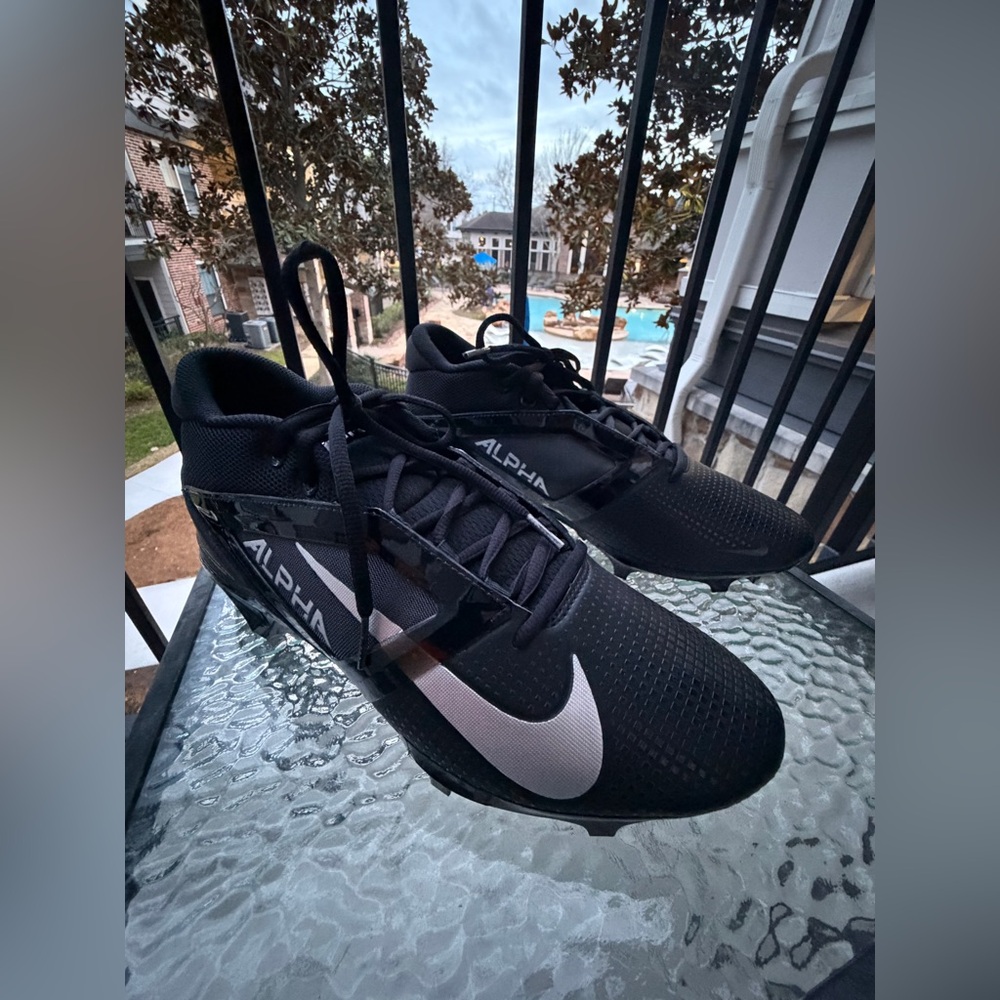 Nike ALPHA MENACE 4 PRO Soccer Cleats, Black/Metallic Silver, Men’s Size 11 - Picture 6 of 8